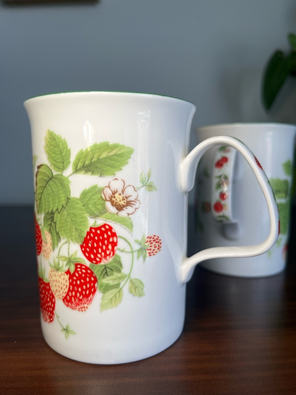 2 'Strawberry Fruit Garden' 1990 mugs. Roy Kirkham fine bone china. - Picture 9 of 13